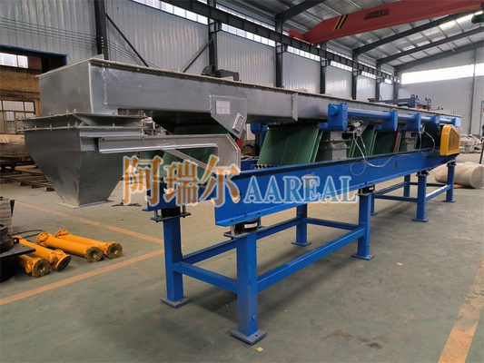Convogliatore vibratore eccentrico bilanciato da acciaio inossidabile 304 per il trasporto di granuli di plastica.