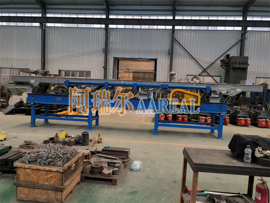 Convogliatore vibratore eccentrico bilanciato da acciaio inossidabile 304 per il trasporto di granuli di plastica.