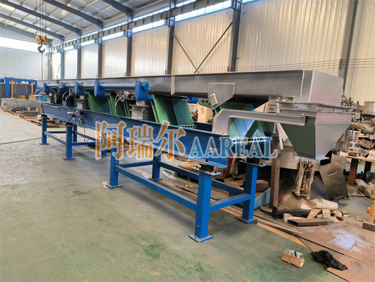 Convogliatore vibratore eccentrico bilanciato da acciaio inossidabile 304 per il trasporto di granuli di plastica.